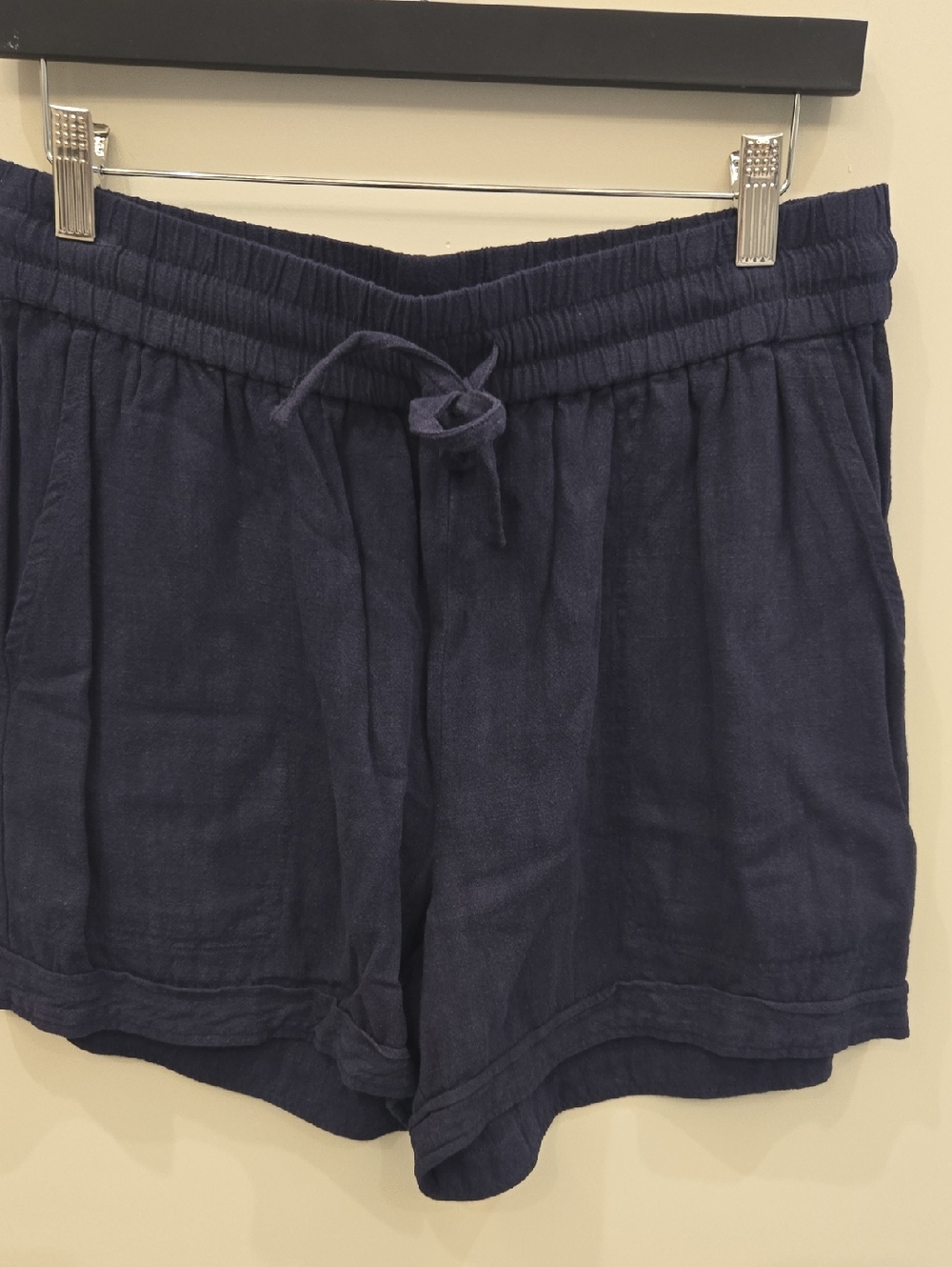 Splendid Casual Women's Navy Drawstring Linen-Blend Shorts With Pockets Medium